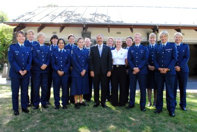 Sir Jerry Mateparae and members of the New Zealand Police.
