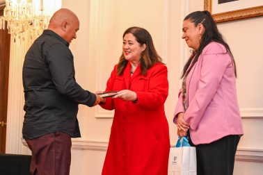 Dame Cindy and Minister Chhour present Te Ahuru Ruri with his award