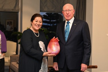 General Hurley presented Dame Cindy with a Keith Rowe vase 