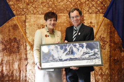 Image of Paralympics NZ Chair Selwyn Maister presenting Dame Patsy with a framed print from the team