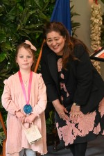 Esme Palmer receiving her Star Tamariki award