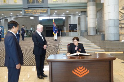 Dame Cindy signs the guest book at the War Memorial of Korea