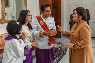 Dame Cindy meeting HE Dr Chanborey Cheunboran and his family