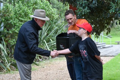 General Hurley meets Ryan, a Save The Kiwi volunteer